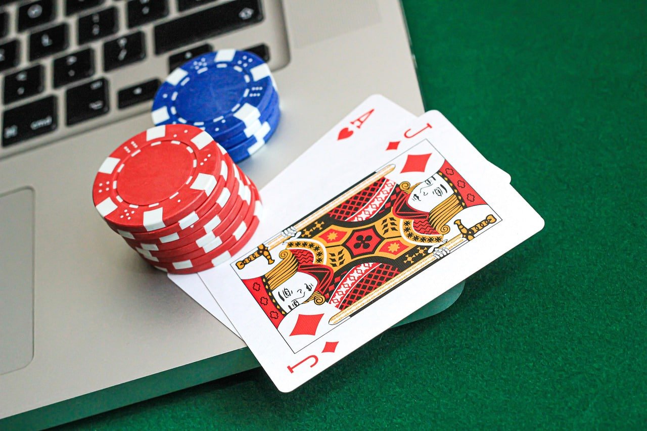 Bantengmerah aplikasi mobile Android iOS tampilan kasino live dan slot online
